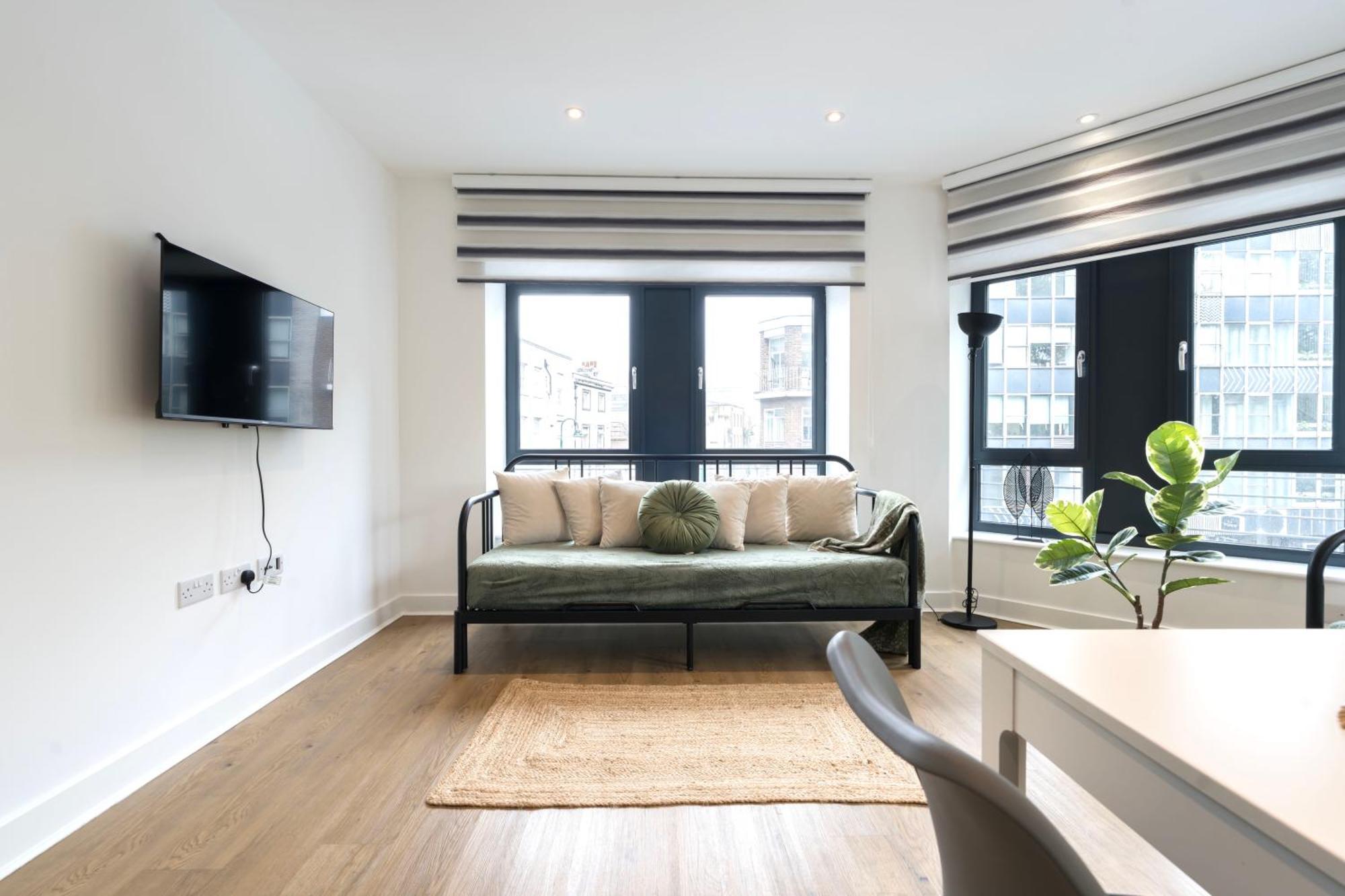 Stylish Modern By Aldgate East Station 4 Apartment